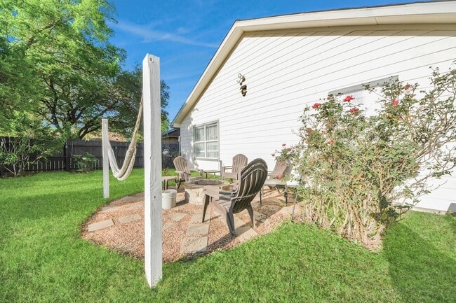 Building Photo - 1611 Bob White