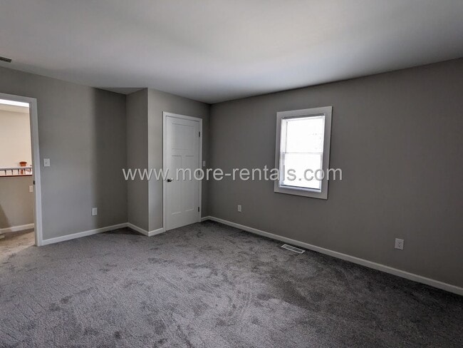 Building Photo - Updated German Village house area with attached garage