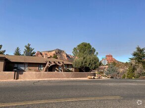 Building Photo - Gorgeous, modern, remodeled, furnished ren...
