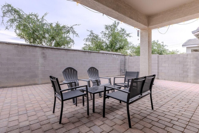 Building Photo - 1064 S Sunset Dr