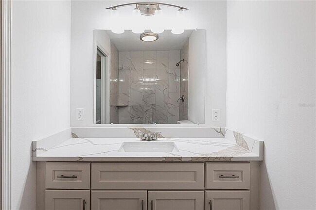 Building Photo - 326 W Grace St