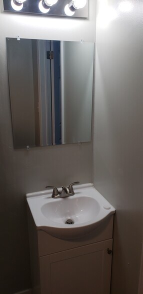 Building Photo - 535 Shelbourne Ave