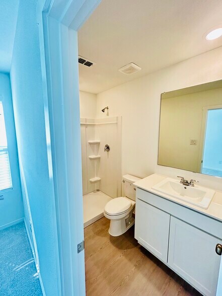 Master Suite Bathroom - 806 Sandhill Crane Ln