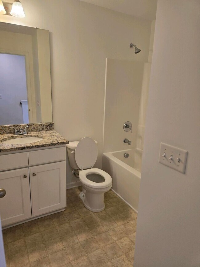 Building Photo - Charming 3-Bedroom Home with Community Poo...