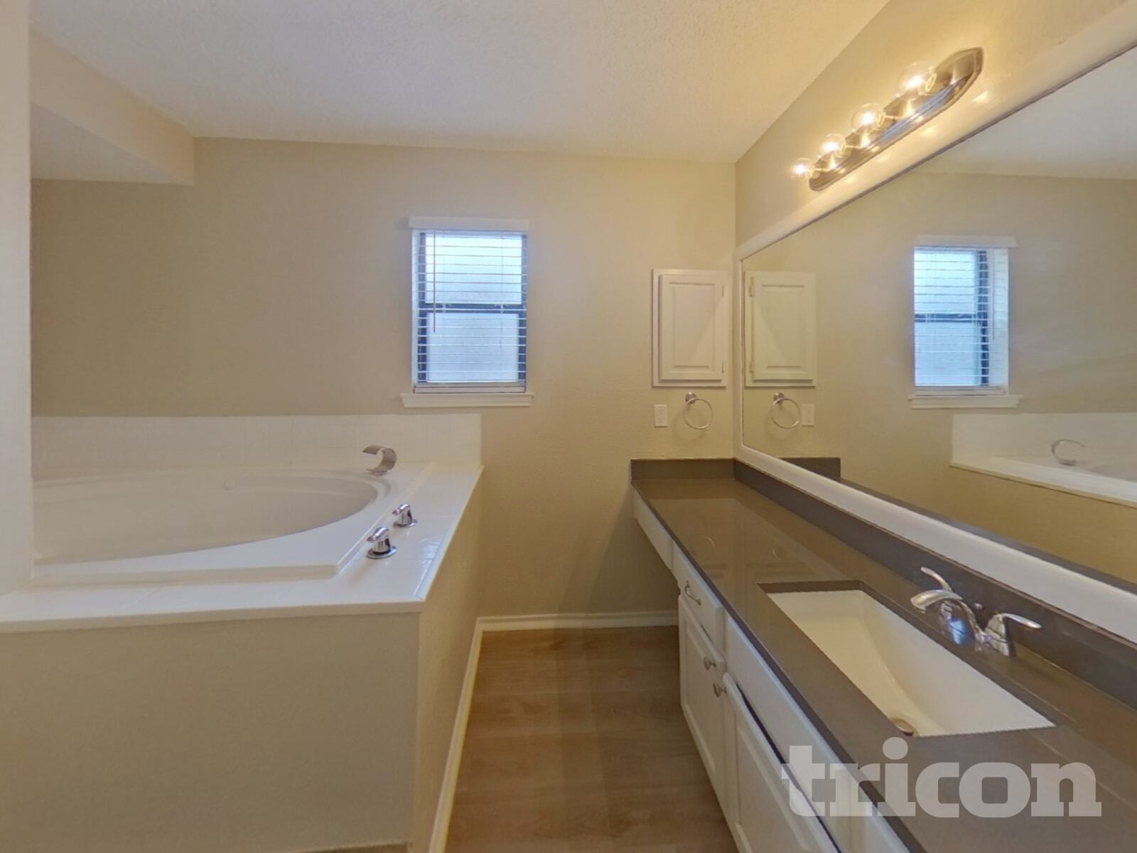 Building Photo - 837 Globe Ave