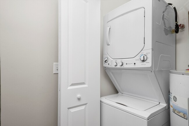 Building Photo - 3423 Ridgeland-202