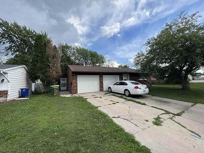 Primary Photo - 603-605-605 Victoria St