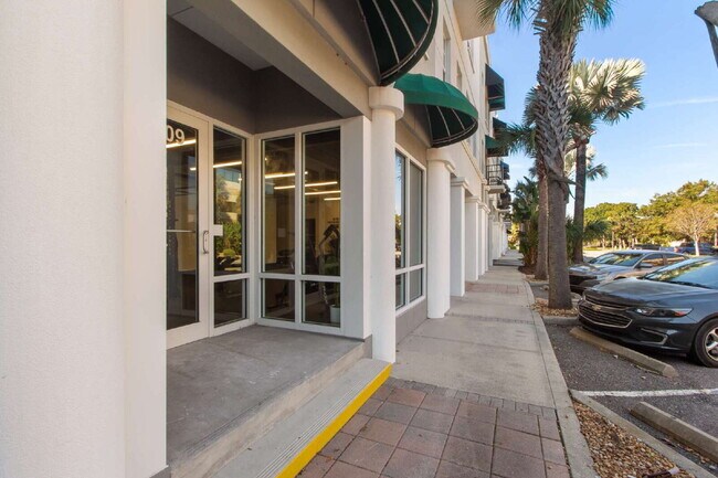 Building Photo - Spectacular 2/2.5 Condo in the Oldsmar Galleria Town Center Lifestyle