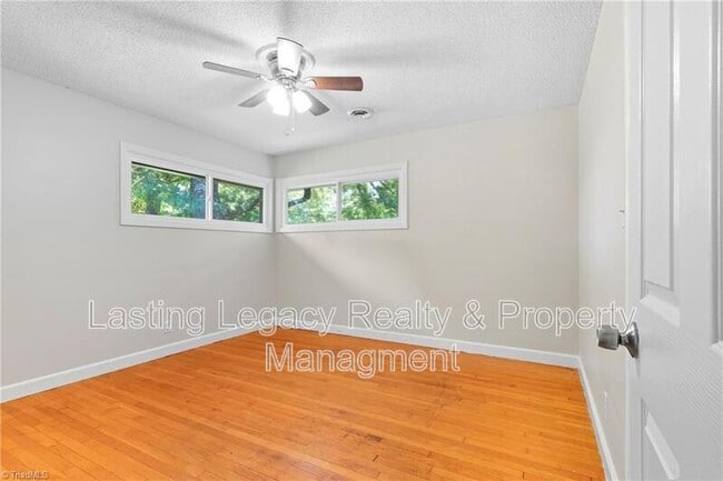 Building Photo - 4850 Ellen Ave