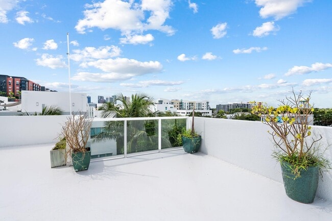 Building Photo - 775 NE 4th Ave