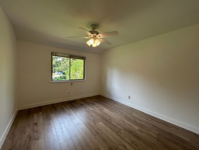 Building Photo - Spacious 4-Bedroom 2.5 Bath Single-Story H...