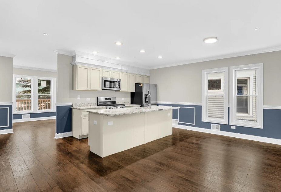 Building Photo - 19 Augusta St