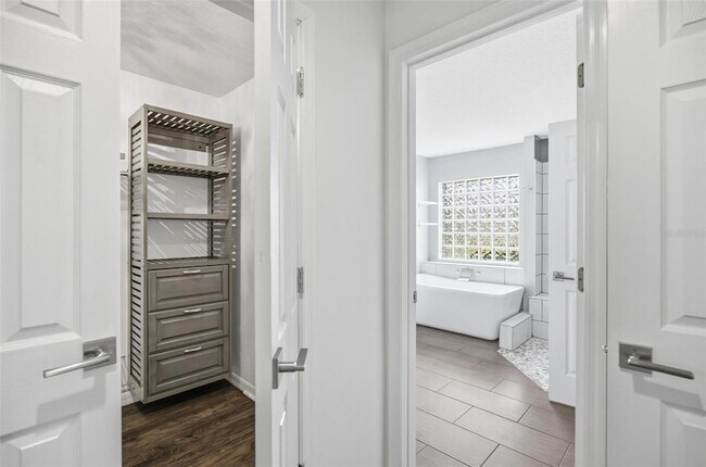 Building Photo - 1 Walton Pl