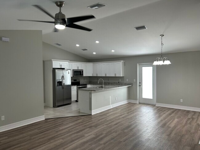 Building Photo - 4137 NE 20th Ct