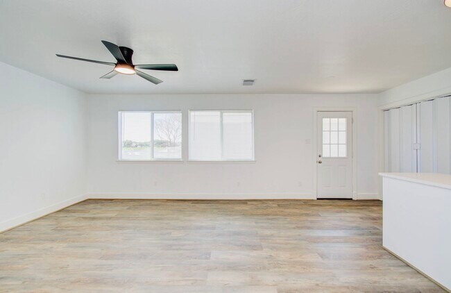 Building Photo - 6117 Settlers Square Ln