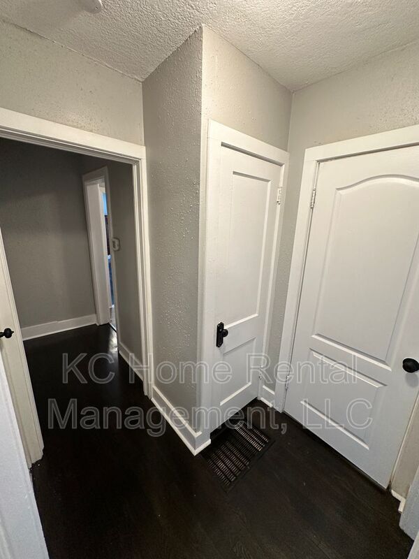Building Photo - 3708 E 72nd St