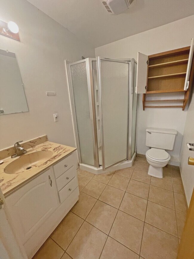 Building Photo - 7 Bedroom Close to Ross, Yost, and UM campus!