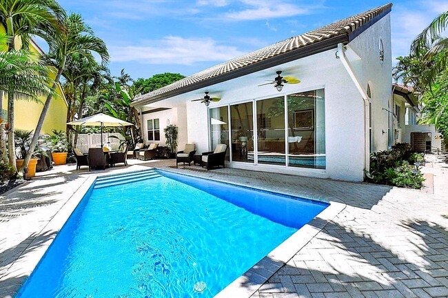 Building Photo - 3567 Commodore Cir