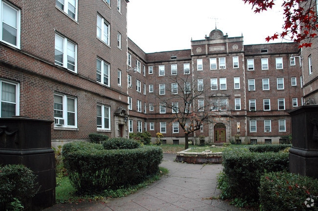Building Photo - Wayne Manor Apartments