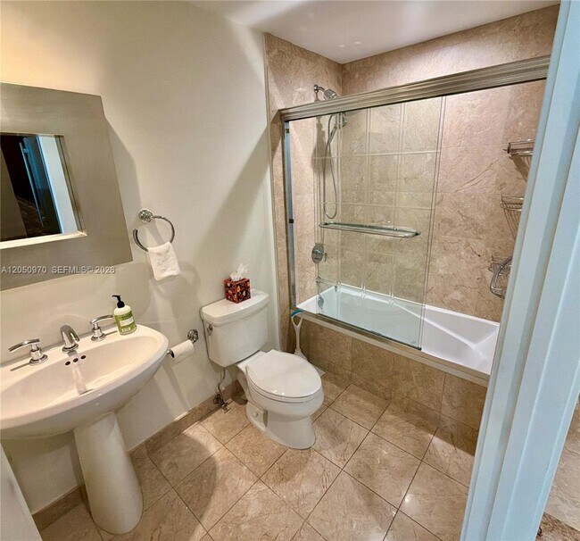 Building Photo - 1331 Brickell Bay Dr