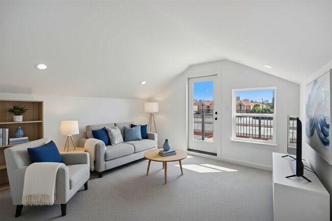 Building Photo - 2923 El Fenice Ln