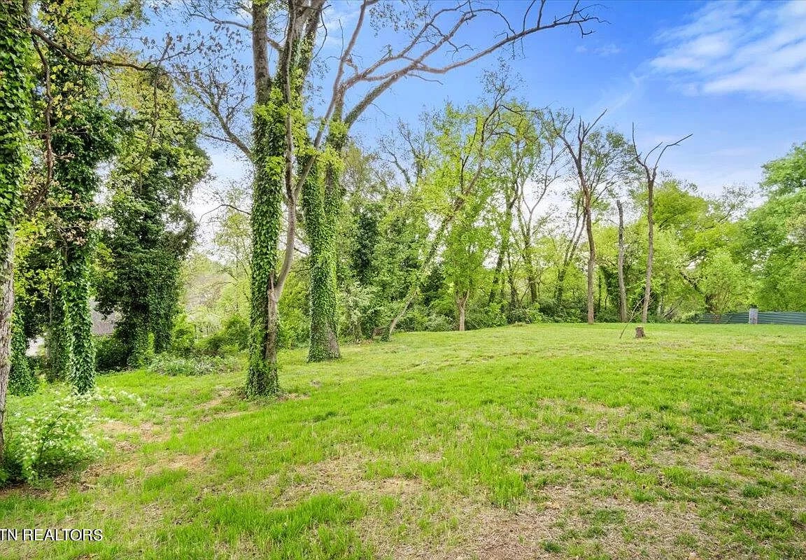 Building Photo - 1928 Vermont Ave