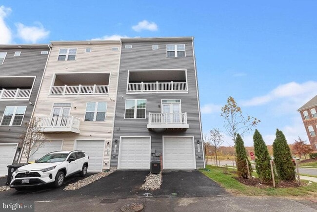 Building Photo - 10700 Presidential Pkwy