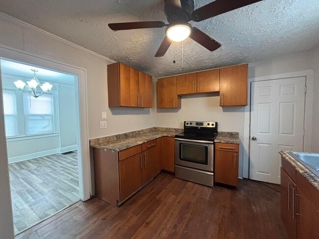 Building Photo - 218 Lechner Ave