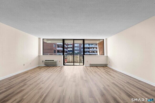 Building Photo - 1460 Elm St