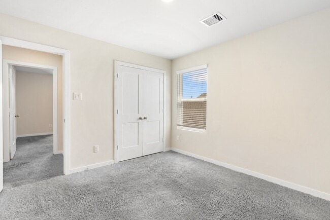 Building Photo - 5811 Blue Grama Dr