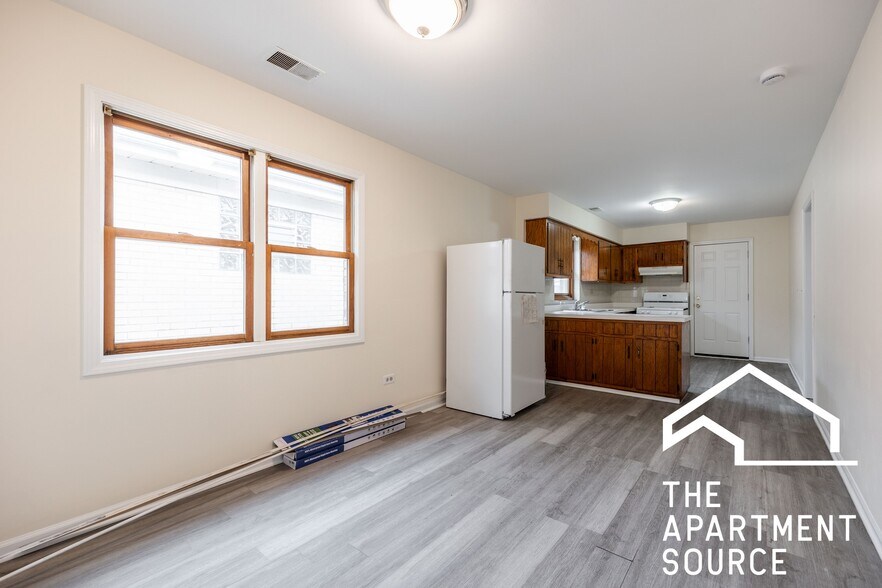 Building Photo - 6323 W Fullerton Ave