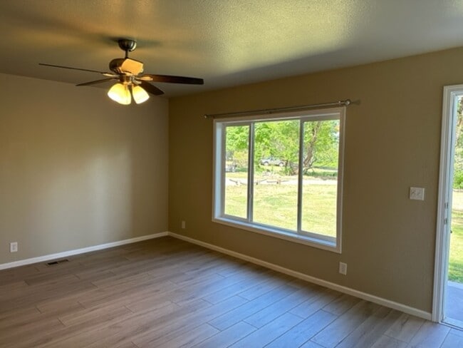 Building Photo - 7874 Old Redwood Hwy