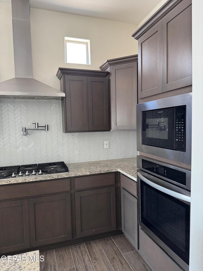 Building Photo - 229 Farnborough St