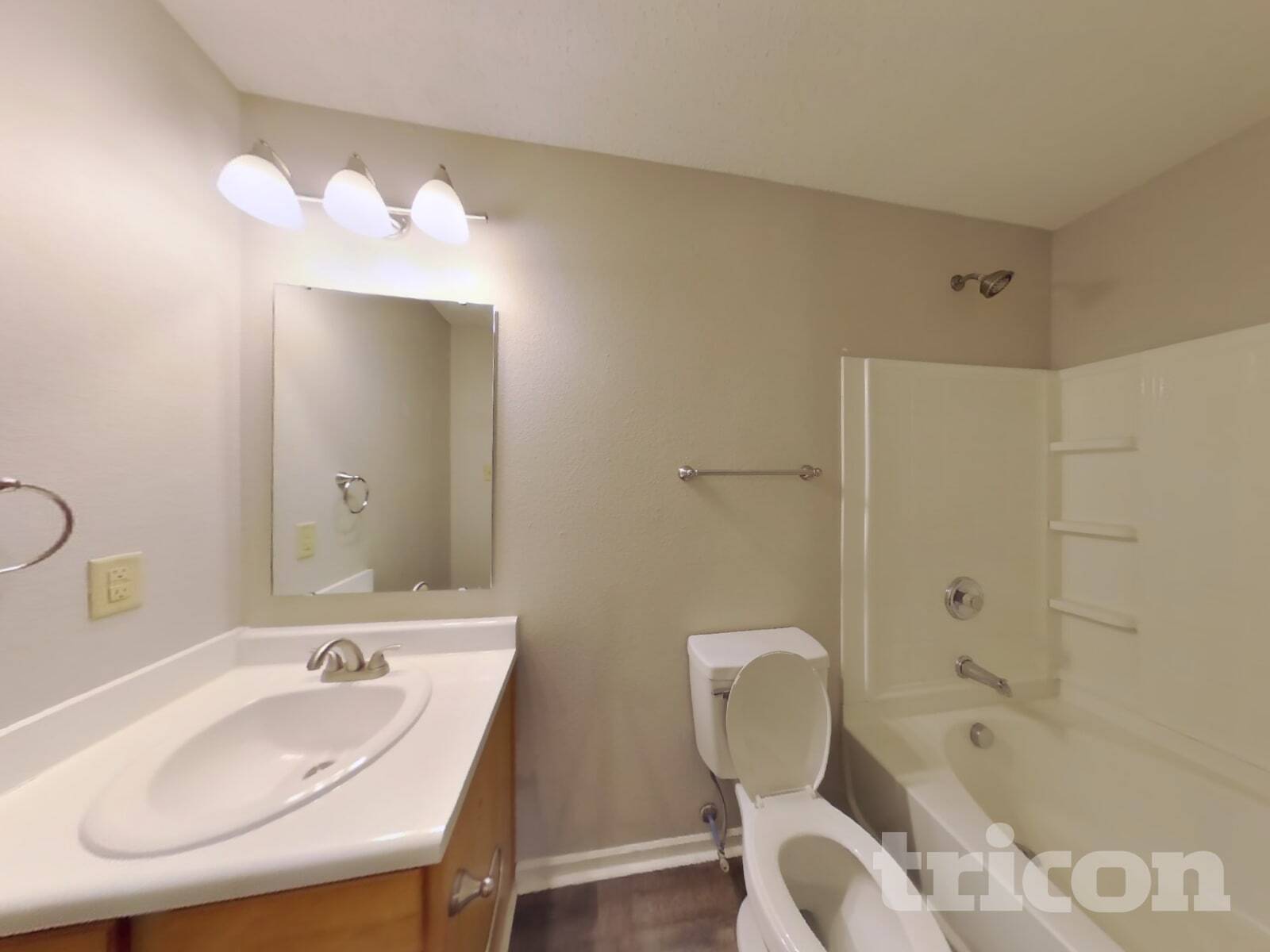 Building Photo - 10892 Woods Dr