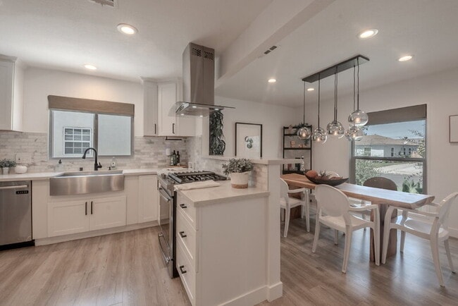 Building Photo - 3914 Somerset Dr