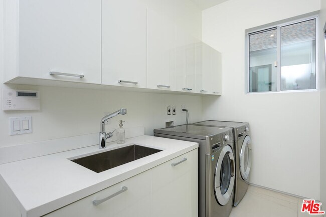 Building Photo - 6660 Colgate Ave