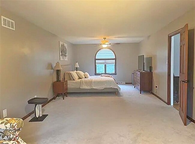 Building Photo - 120 Marlboro Dr