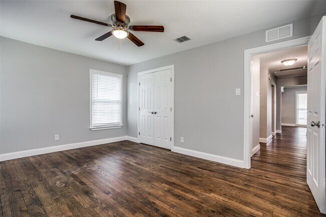 Building Photo - 9334 San Fernando Way