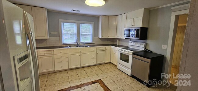 Building Photo - 168 Goodman Rd