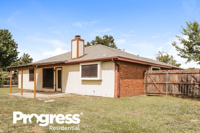 Building Photo - 7618 Creek Wood Dr