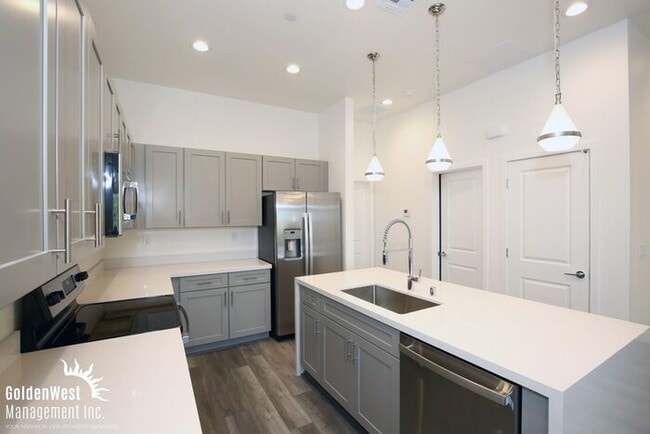 Building Photo - Modern 4Bdm 4.5 Ba Townhome in Desirable Las Vegas Community