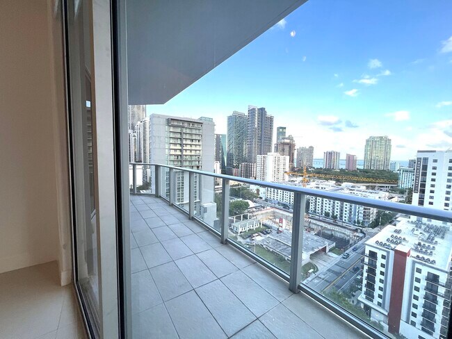 Building Photo - 1010 SW 2nd Ave