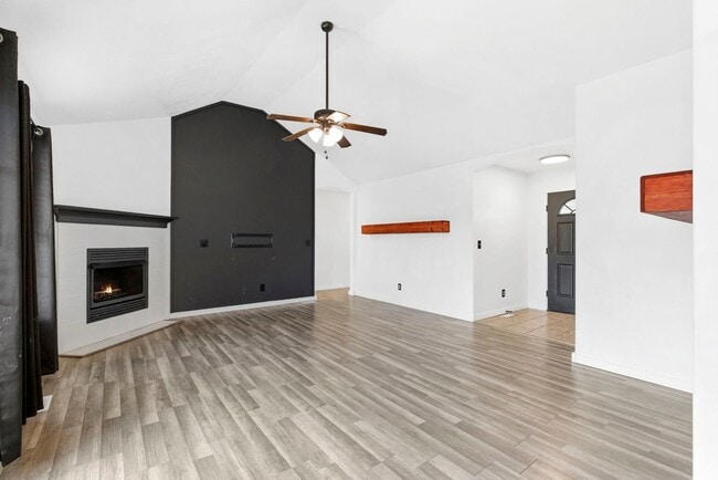 Building Photo - 3 Bedroom | 2 Bathroom | 2 Car Garage | Springfield MO | Fenced Back Yard!