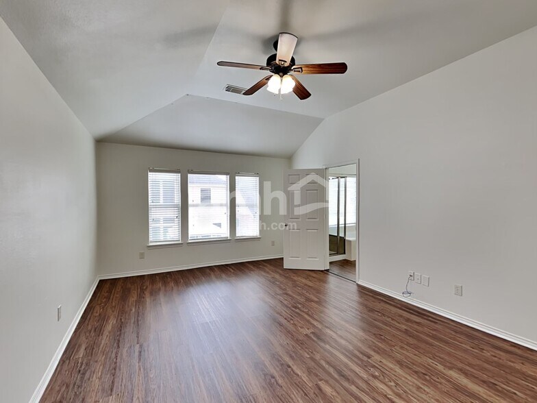 Building Photo - 15818 Shoreline Terrace Dr