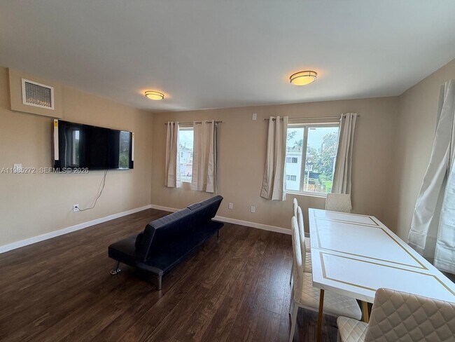 Building Photo - 943 79th Terrace