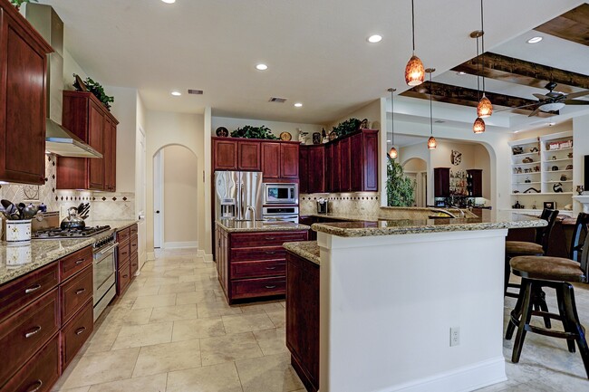 Building Photo - 1611 Lynnview Dr