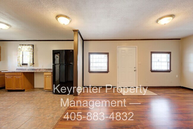 Building Photo - 3607 SW 12th St