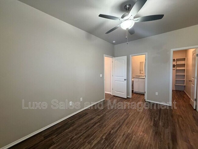 Building Photo - 10910 NW 119th St