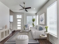 Building Photo - 402 Templeton Dr