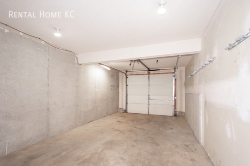 Building Photo - 1952 N 80th Ct